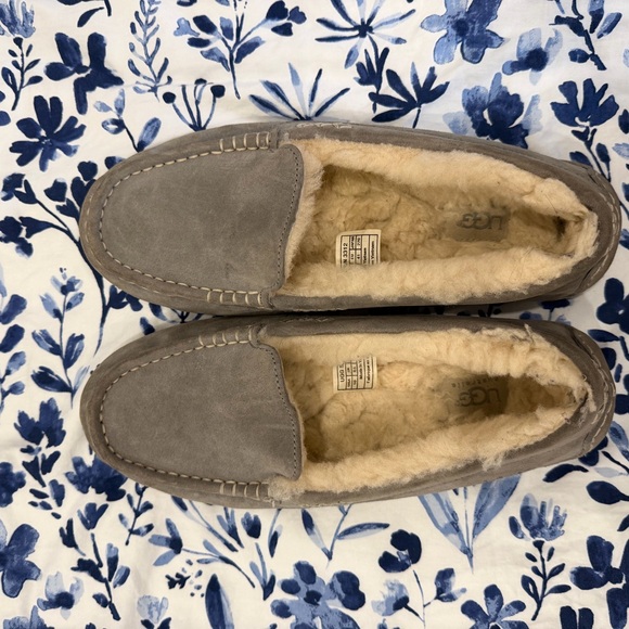 UGG Women’s Moccasins (Ansley) - Picture 2 of 2
